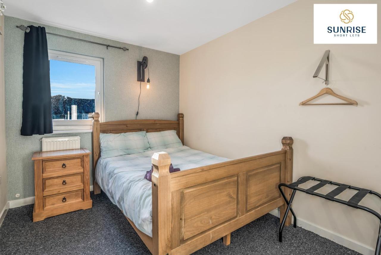 The Law, Has 4 Rooms With Tvs, 2 Bathrooms, Central, Free Parking, Fully Equipped, Contractor And Trades Favourite, 5 Mins To Centre - Long Stays, Invoice And Reduced Price Are Only Via Sunrise Short Lets Dundee Eksteriør billede