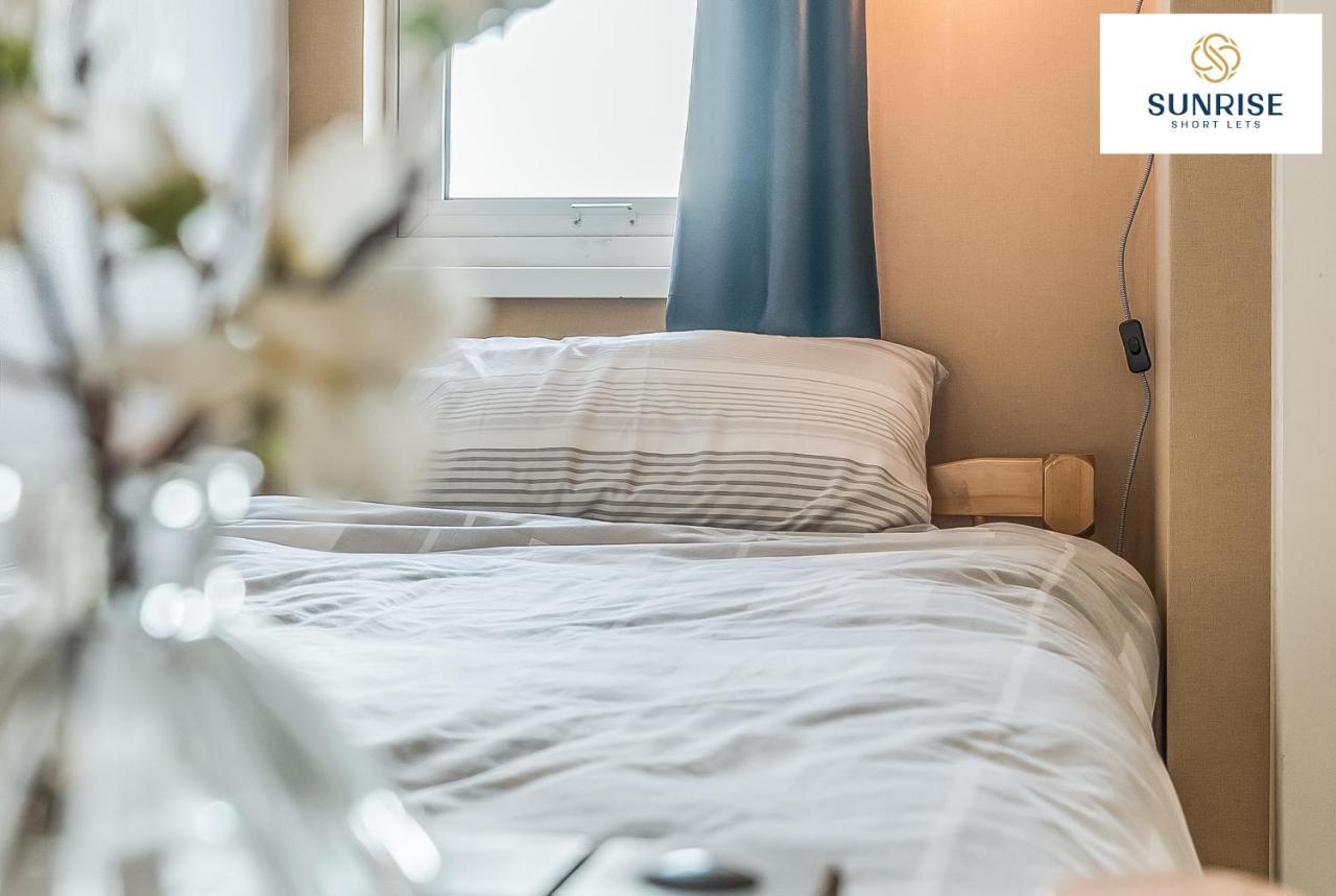 The Law, Has 4 Rooms With Tvs, 2 Bathrooms, Central, Free Parking, Fully Equipped, Contractor And Trades Favourite, 5 Mins To Centre - Long Stays, Invoice And Reduced Price Are Only Via Sunrise Short Lets Dundee Eksteriør billede