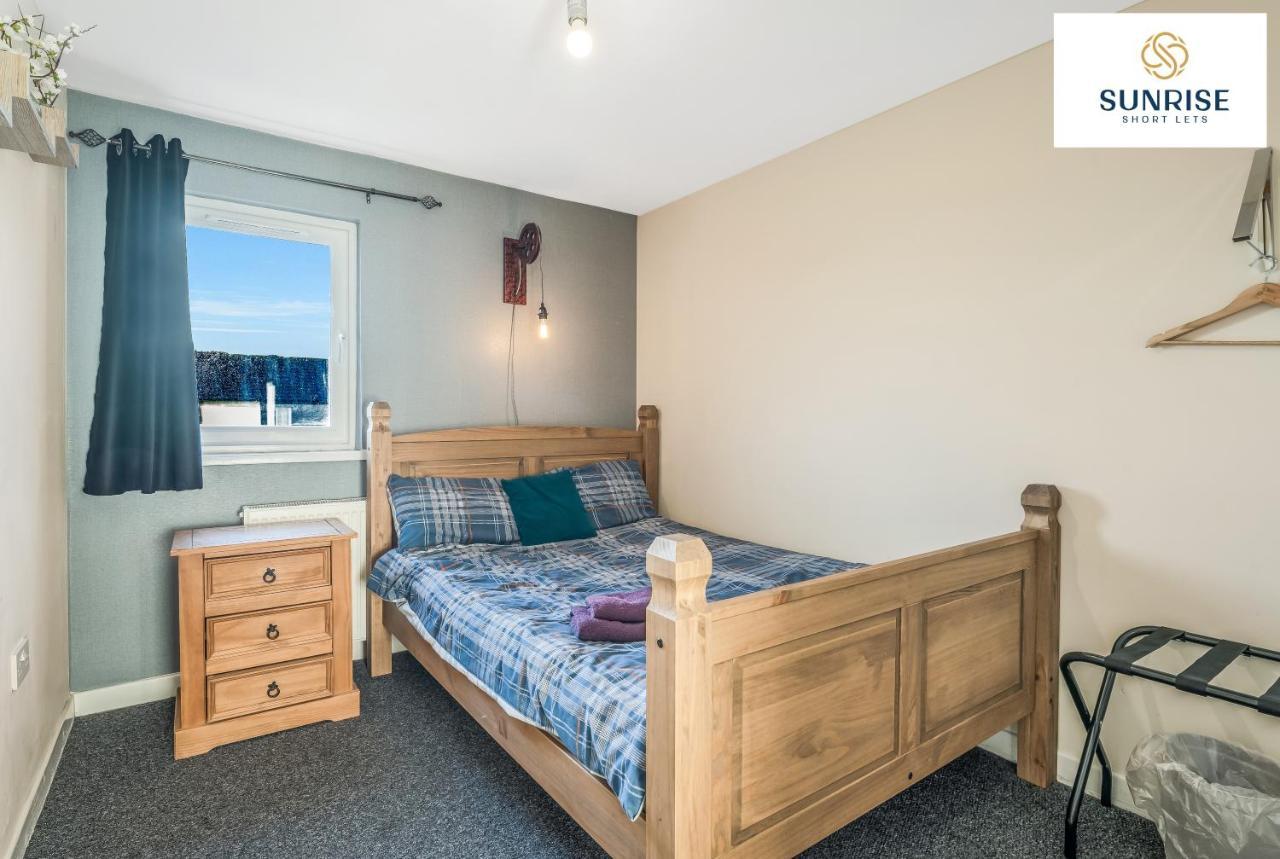 The Law, Has 4 Rooms With Tvs, 2 Bathrooms, Central, Free Parking, Fully Equipped, Contractor And Trades Favourite, 5 Mins To Centre - Long Stays, Invoice And Reduced Price Are Only Via Sunrise Short Lets Dundee Eksteriør billede
