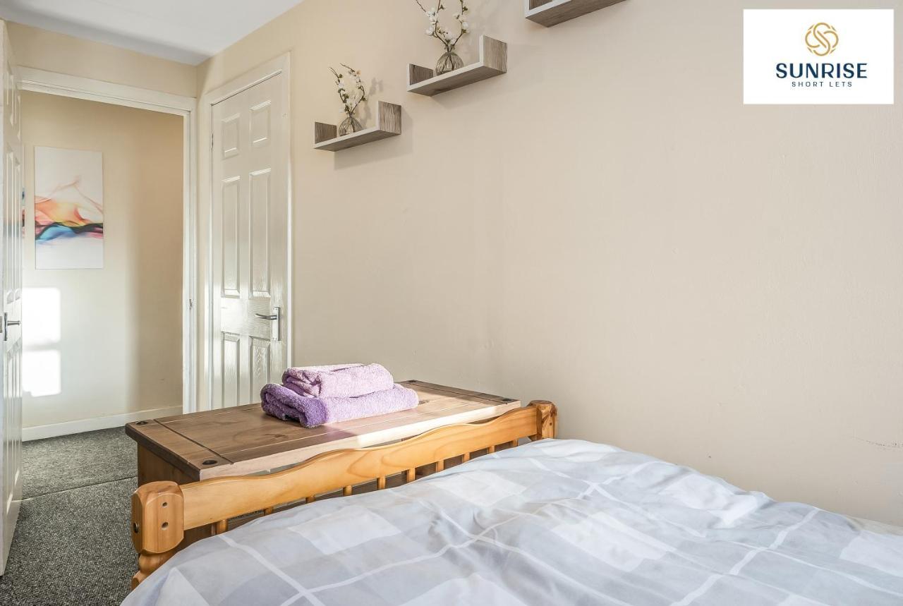 The Law, Has 4 Rooms With Tvs, 2 Bathrooms, Central, Free Parking, Fully Equipped, Contractor And Trades Favourite, 5 Mins To Centre - Long Stays, Invoice And Reduced Price Are Only Via Sunrise Short Lets Dundee Eksteriør billede