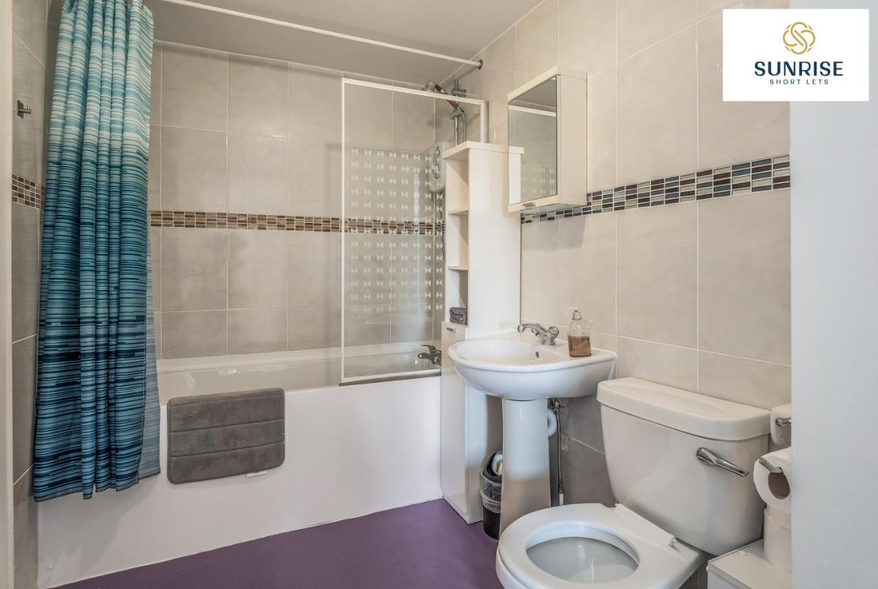 The Law, Has 4 Rooms With Tvs, 2 Bathrooms, Central, Free Parking, Fully Equipped, Contractor And Trades Favourite, 5 Mins To Centre - Long Stays, Invoice And Reduced Price Are Only Via Sunrise Short Lets Dundee Eksteriør billede