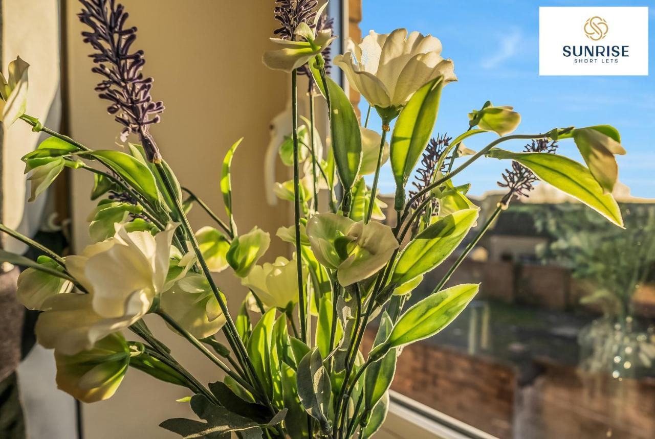 The Law, Has 4 Rooms With Tvs, 2 Bathrooms, Central, Free Parking, Fully Equipped, Contractor And Trades Favourite, 5 Mins To Centre - Long Stays, Invoice And Reduced Price Are Only Via Sunrise Short Lets Dundee Eksteriør billede