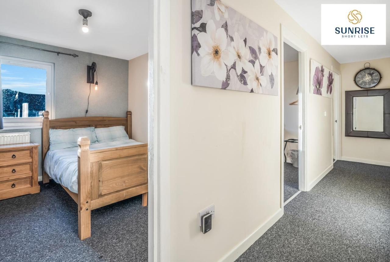 The Law, Has 4 Rooms With Tvs, 2 Bathrooms, Central, Free Parking, Fully Equipped, Contractor And Trades Favourite, 5 Mins To Centre - Long Stays, Invoice And Reduced Price Are Only Via Sunrise Short Lets Dundee Eksteriør billede