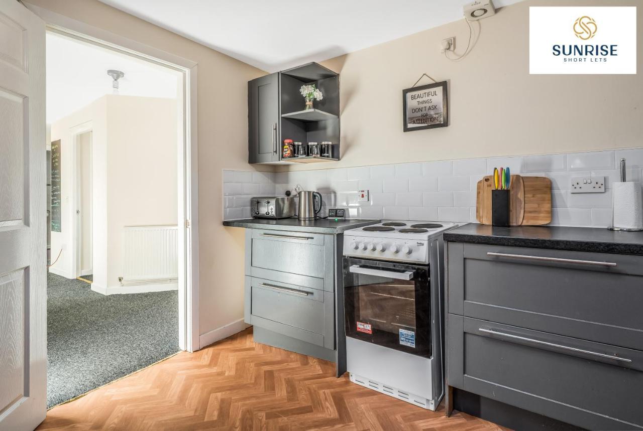 The Law, Has 4 Rooms With Tvs, 2 Bathrooms, Central, Free Parking, Fully Equipped, Contractor And Trades Favourite, 5 Mins To Centre - Long Stays, Invoice And Reduced Price Are Only Via Sunrise Short Lets Dundee Eksteriør billede