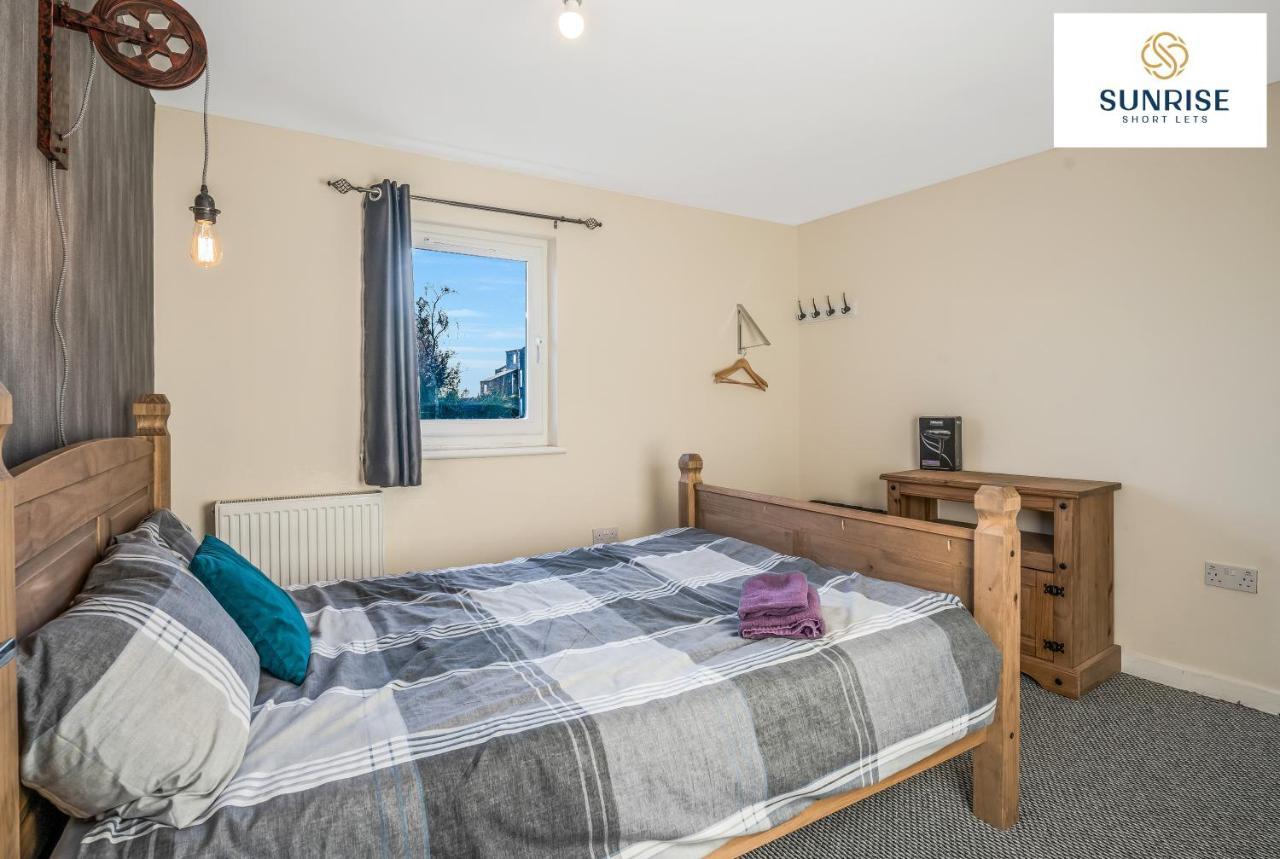 The Law, Has 4 Rooms With Tvs, 2 Bathrooms, Central, Free Parking, Fully Equipped, Contractor And Trades Favourite, 5 Mins To Centre - Long Stays, Invoice And Reduced Price Are Only Via Sunrise Short Lets Dundee Eksteriør billede