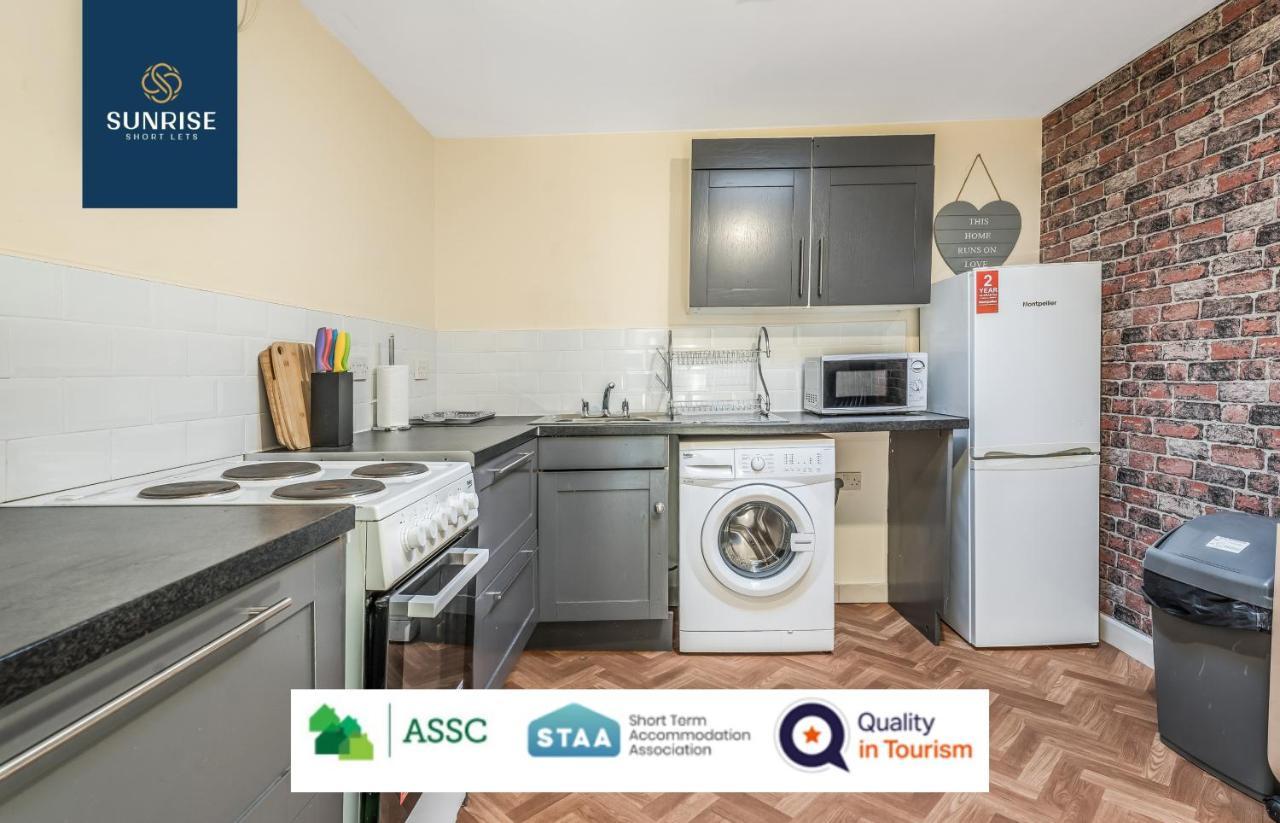 The Law, Has 4 Rooms With Tvs, 2 Bathrooms, Central, Free Parking, Fully Equipped, Contractor And Trades Favourite, 5 Mins To Centre - Long Stays, Invoice And Reduced Price Are Only Via Sunrise Short Lets Dundee Eksteriør billede