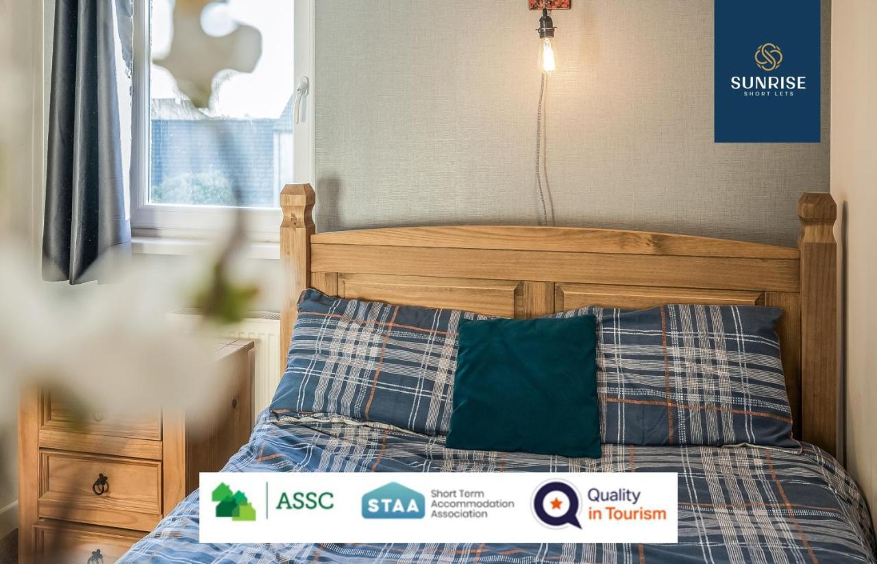 The Law, Has 4 Rooms With Tvs, 2 Bathrooms, Central, Free Parking, Fully Equipped, Contractor And Trades Favourite, 5 Mins To Centre - Long Stays, Invoice And Reduced Price Are Only Via Sunrise Short Lets Dundee Eksteriør billede