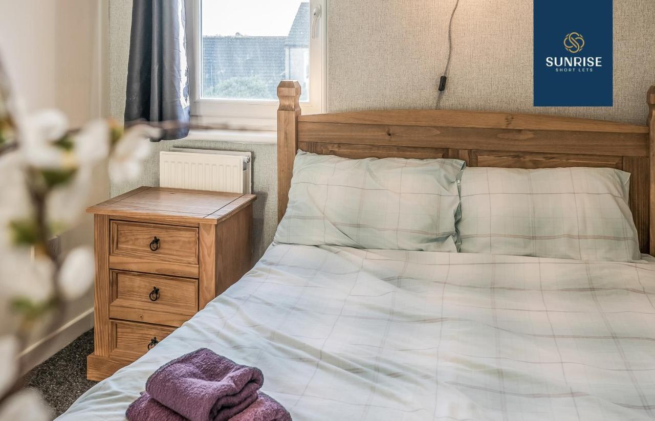 The Law, Has 4 Rooms With Tvs, 2 Bathrooms, Central, Free Parking, Fully Equipped, Contractor And Trades Favourite, 5 Mins To Centre - Long Stays, Invoice And Reduced Price Are Only Via Sunrise Short Lets Dundee Eksteriør billede