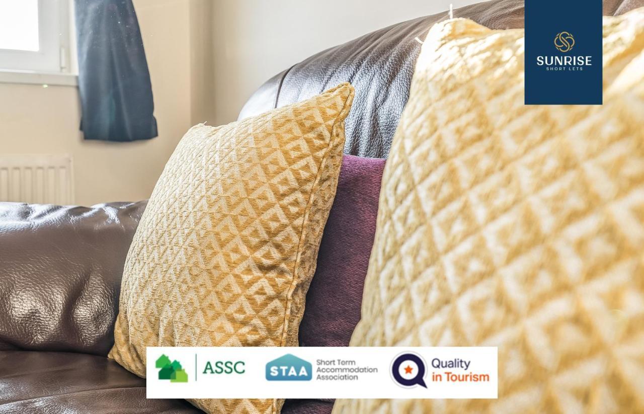 The Law, Has 4 Rooms With Tvs, 2 Bathrooms, Central, Free Parking, Fully Equipped, Contractor And Trades Favourite, 5 Mins To Centre - Long Stays, Invoice And Reduced Price Are Only Via Sunrise Short Lets Dundee Eksteriør billede